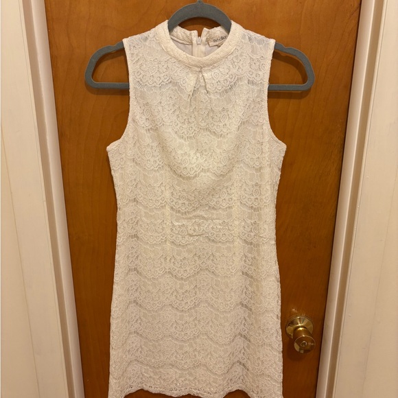Elegant White Lace Sleeveless Dress - Picture 1 of 1